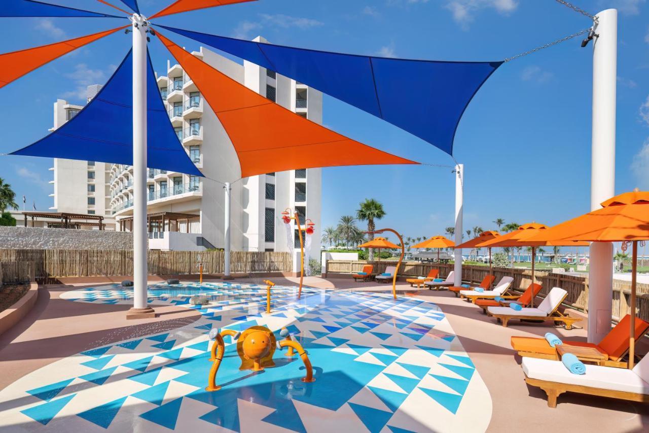 Ja Beach Hotel, Ντουμπάι Εξωτερικό φωτογραφία The beach club at the Hilton San Diego Bayfront