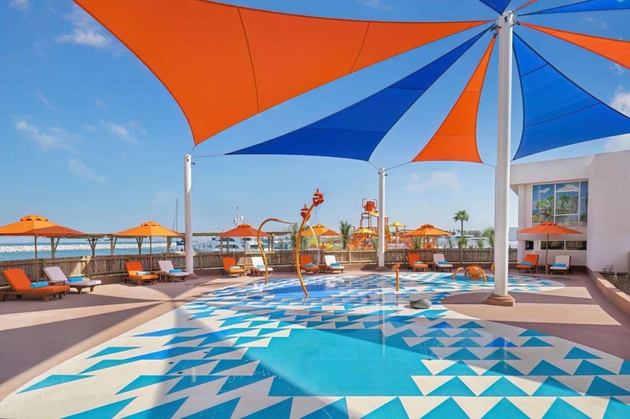 Ja Beach Hotel, Ντουμπάι Εξωτερικό φωτογραφία The pool at the Hilton San Diego Bayfront