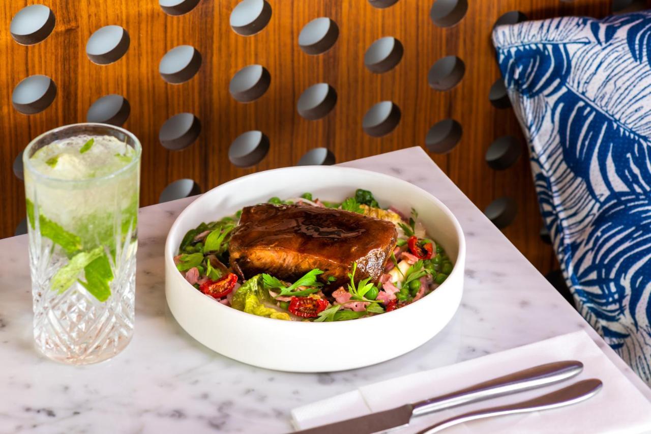 Ja Beach Hotel, Ντουμπάι Εξωτερικό φωτογραφία A salad at the restaurant