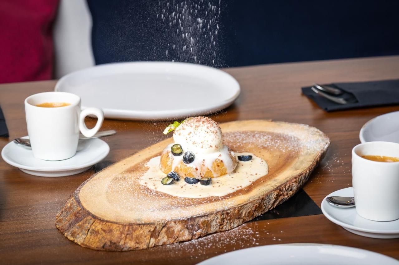 Ja Beach Hotel, Ντουμπάι Εξωτερικό φωτογραφία A dessert at the restaurant